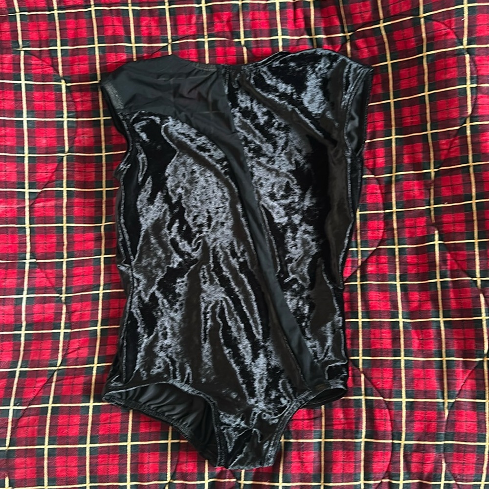 Lucky Leo - black velvet leotard